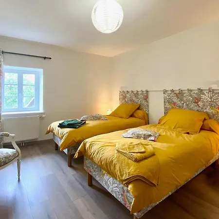 Hétvégi ház Grande Maison Renovee Avec Jardin, Proche De La Basilique De Brioude, Ideale Pour Randonnees Et Sports Nautiques - Fr-1-582-55